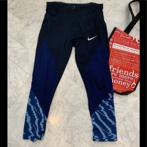 𝅺NIKE RUNNING DRI-FIT CROPPED LEGGINGS.. size XS EUC